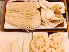 -野山舂·贵州现舂酸汤火锅(鸿通城店)