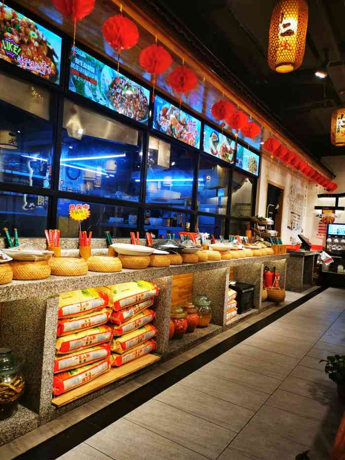 小二筷上菜(阳光一百店)-"家门口新开的店,装修看起来很不错.昨天去.