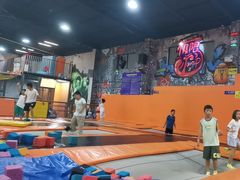 -极限Jump蹦床·新潮玩运动世界·室内乐园·团建·派对中心