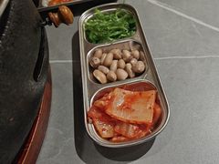 -围炉肉舍•炭烤活鳗•丹东海鲜烤肉(步行街店)