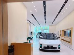 -理想汽车(世纪汇店)