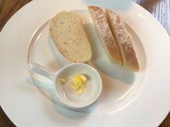 餐前面包配黄油-弗兰克牛排西餐厅Ribone steak house(柠檬花园店)