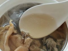 松茸响螺炖竹丝鸡汤-东海朗廷酒店-唐阁T’ANG COURT 中餐厅