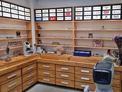 -豪门视光·星趣控·蔡司依视路眼镜代理商(中央大街店)