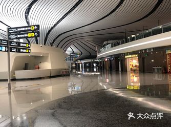 晚班机来接机，顺便探路一下大兴机场，可能太晚出发层人