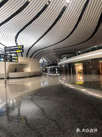 晚班机来接机，顺便探路一下大兴机场，可能太晚出发层人