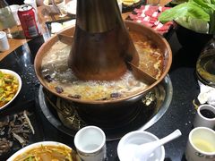 -果松木炭酸菜铜火锅·外婆参鸡汤