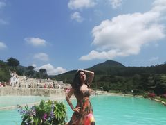 -十万大山布透温泉