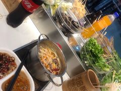 -百品聚旋转火锅(号外店)