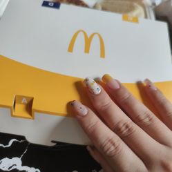 -花岐款式专研健康美甲沙龙