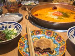 -洱火云南酸菜牛肉火锅(石景山当代商城店)