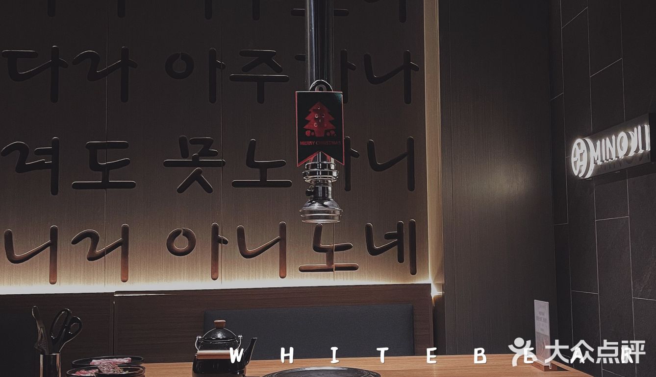 眼前一亮的黑炸鸡蘸粉色酱料🩷🖤