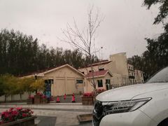 -窦店服务区-停车场