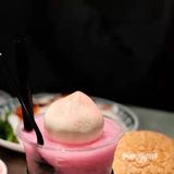 比一般的炼乳好吃多了，爆珠里面是豆沙，也很特别