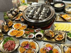 -围炉肉舍•炭烤活鳗•丹东海鲜烤肉(步行街店)