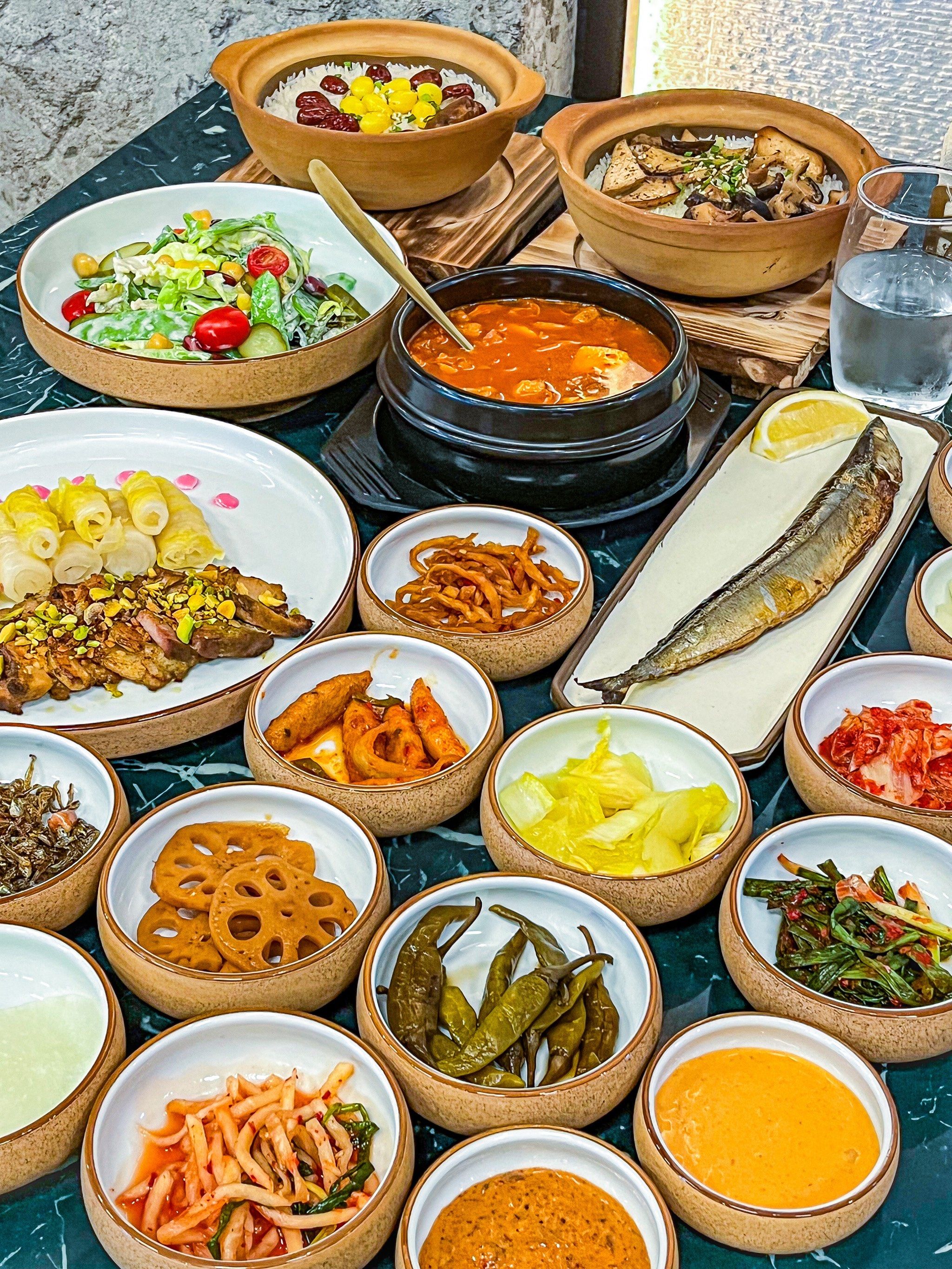 到韩国新颖的菜肴～

✔️藏红花菌菇饭
砂锅煮的饭就是好