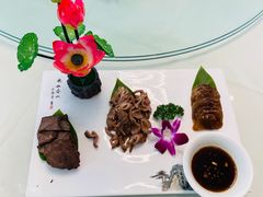 -红栌温泉山庄生态美食餐厅