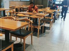 大堂-三好食堂(煎饺·馄饨·肉饼米线·盛世广场店)