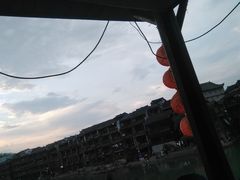 -临江餐馆二楼美食部落