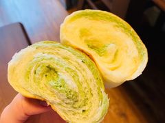 抹茶乳酪双色牛角-风车面包