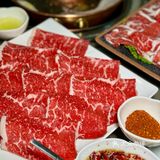 这里也用蒙古族庆典中最高的礼仪来招待贵宾