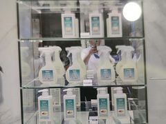 -福奈特洗衣·洗鞋·奢侈品护理(百联中环店)