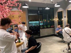 -时尚殿堂明星门店