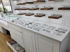 -翰佐蔡司小乐圆·依视路星趣控·暴龙眼镜折扣店