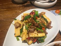 云南腊肉炒香笋-云海肴·汽锅鸡·云南菜(美罗城店)