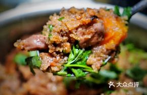 Steamed Pork Intestines with Rice Flour