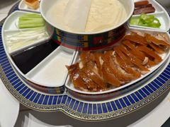 -鞍山大白鲨美食酒店