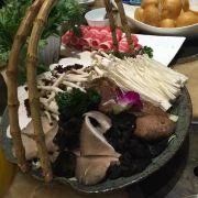 -泓炙颐凤鲜海鲜火锅料理(桐乡店)