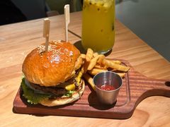 -三勾JJJ Burger&Coffee(梅溪湖店)
