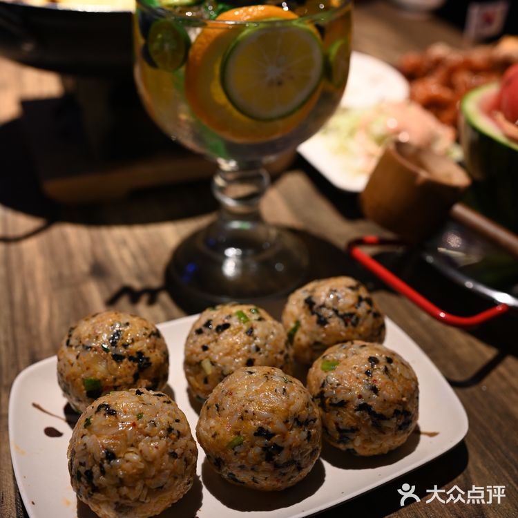 绝对是天花板级别的，听说一个月就能售出两千多份！