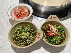 -三人行骨头王火锅(长寿店)