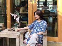 -Chom Cafe and Restaurant