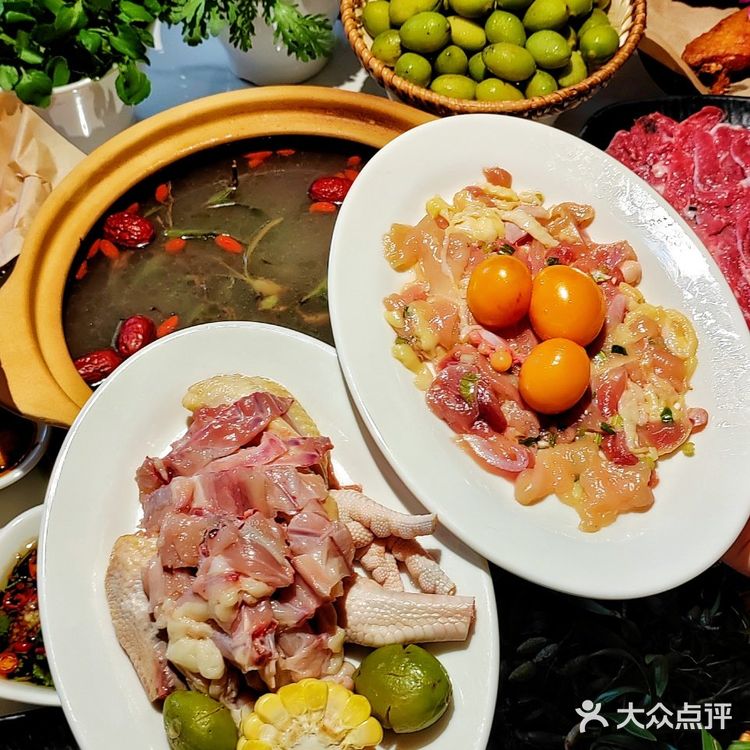 👭和姐妹周末小聚，被这家潮工夫鸡煲惊艳！