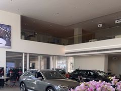 -上海冠松华奥奥迪4S店(张江店)