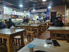 大堂-陇上全荟兰州传统牛肉面(延吉路店)
