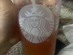 冰摇桃桃乌龙茶-星巴克(上海虹桥新天地二店)