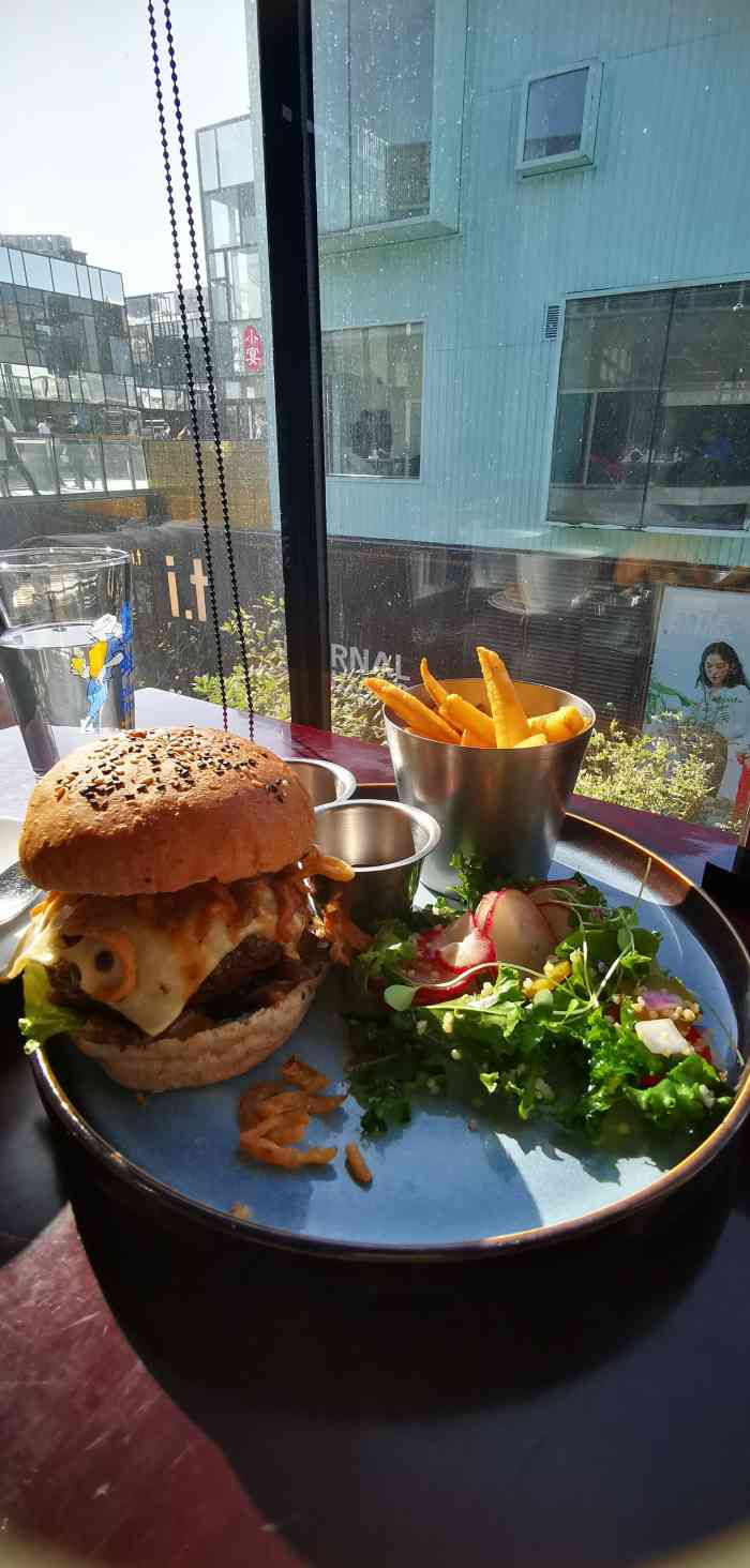 bluefrog蓝蛙(三里屯太古里店)-"非常喜欢的一个店,装修简约大方,适合