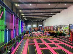 -反弹空间蹦床主题乐园