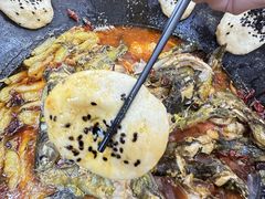 -丹水桥地锅鱼·翘嘴鲌·地方特色全鱼宴(丹江口大坝店)