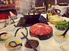 浓厚原只鸡煲花胶汤-鲜入围煮花胶鸡海鲜火锅