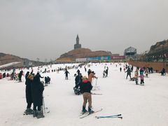 -采薇庄园四季滑雪场