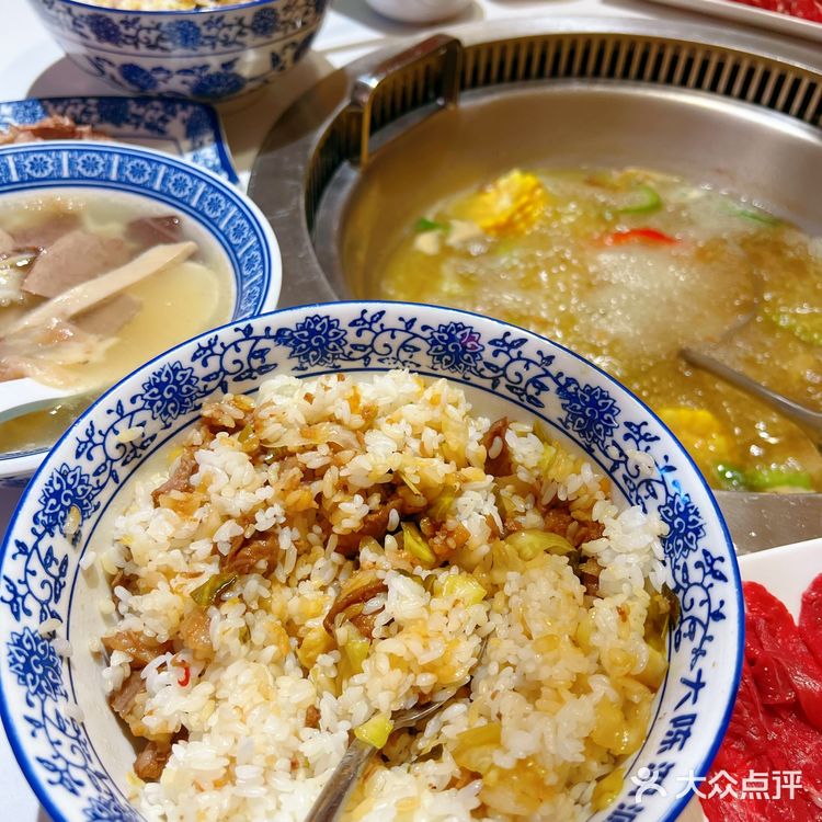 火锅当然要吃现切牛肉啦！