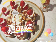 草莓忌廉华夫饼-BE BRIGHT KITCHEN(正佳广场店)