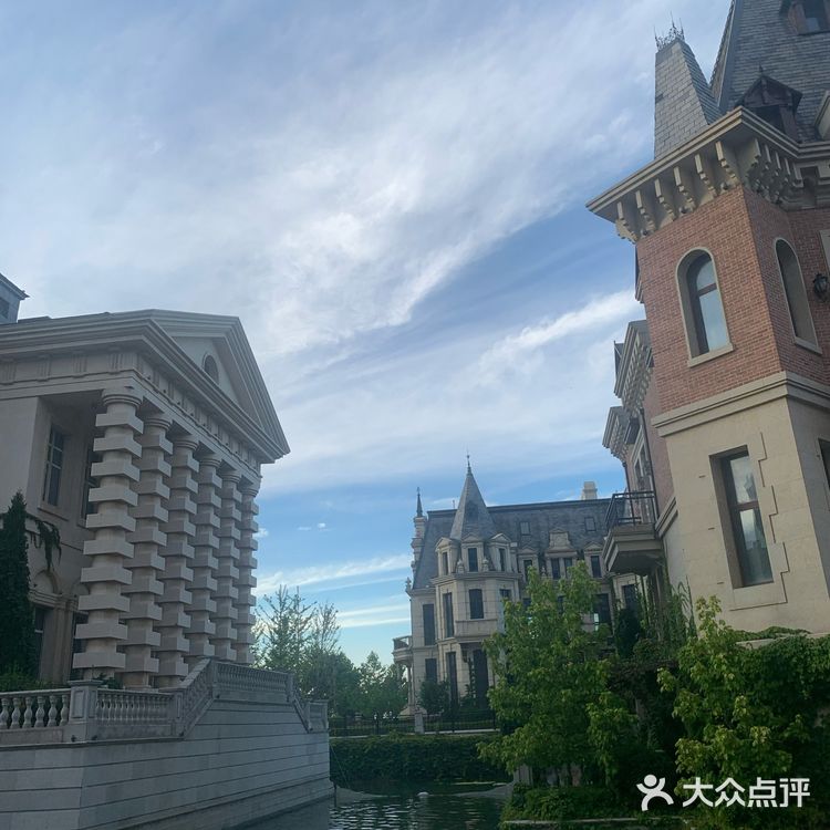 夏天来了，和心爱的人去威尼斯水城划船吃海鲜吧