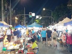 -周日夜市