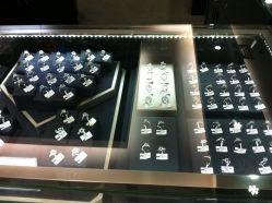 店内环境-威德钻石-克拉钻大本营(南京东路店)